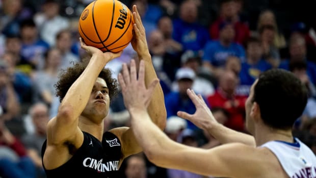Cincinnati Bearcats guard Dan Skillings Jr. (0) hits a 3-point basket in the second half of the Big 12 Conference tournament game between Cincinnati Bearcats and Kansas Jayhawks at T-Mobile Center in Kansas City, Mo., on Wednesday, March 13, 2024.